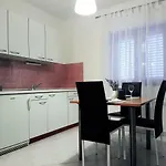 Saric 2 Apartamento *