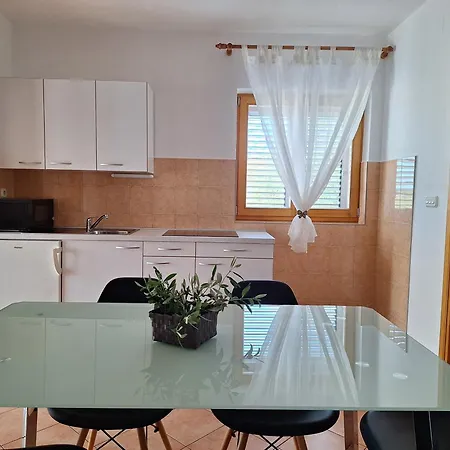 Διαμέρισμα Saric 2 *