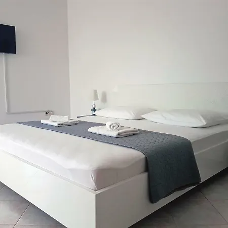 Appartement Saric 2 *